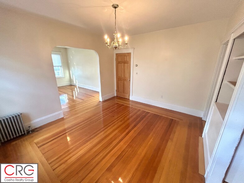 Building Photo - 18 Wellington Rd