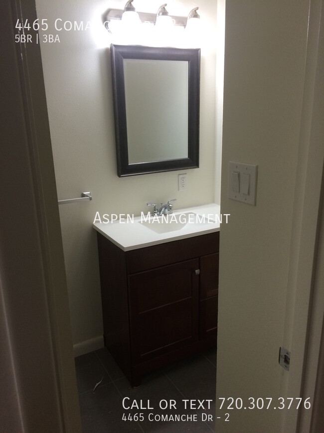 Building Photo - 4465 Comanche Dr