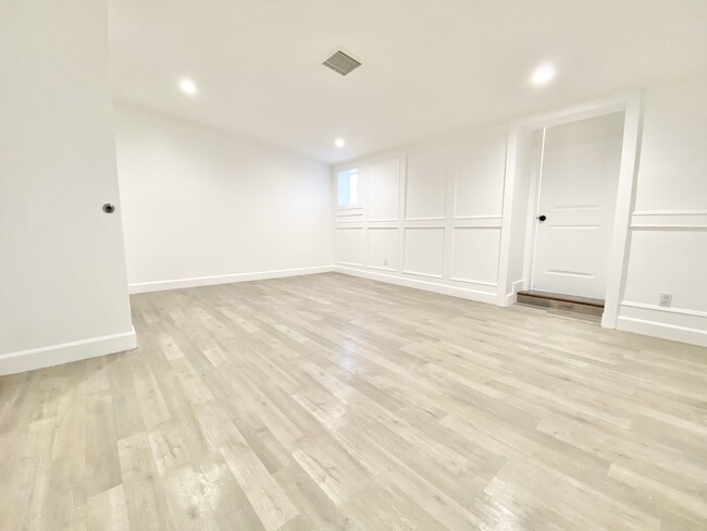 Primary Photo - 13644 Terra Bella St Arleta, CA 91331