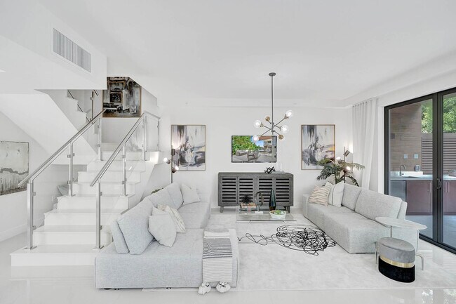 Building Photo - 3040 N Ocean Blvd