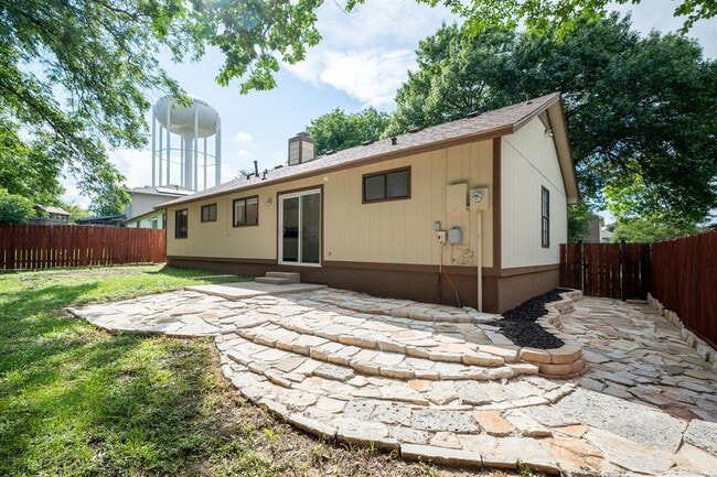 Building Photo - 1601 Primrose Trail