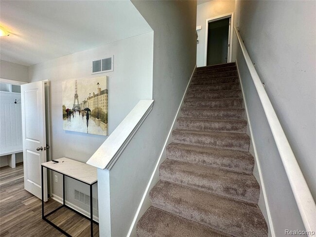 Building Photo - 2500 Normandy Rd