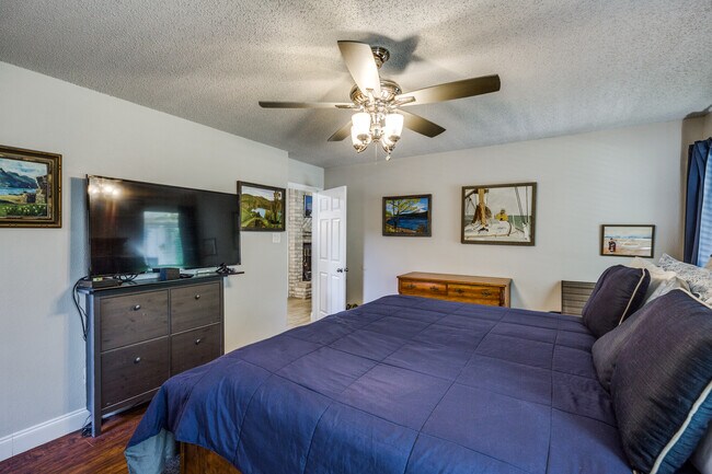 Building Photo - 1027 Hedgestone Dr