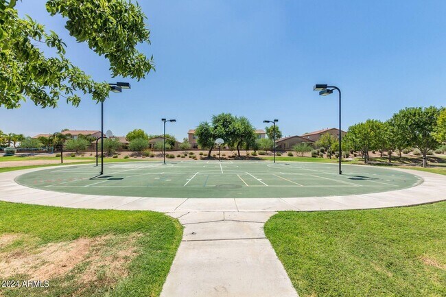 Building Photo - 983 E Palomino Way