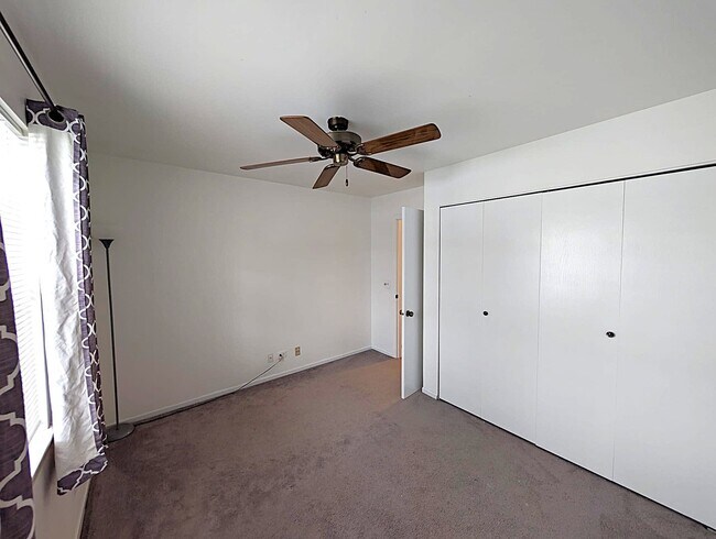 Building Photo - 205 Glasgow Ln