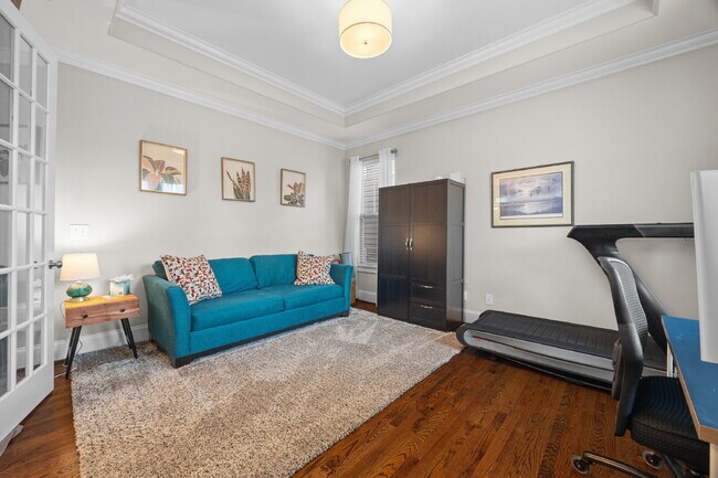 Building Photo - Fully Furnished 3BR Retreat in Riverwalk | Office + Screened Patio