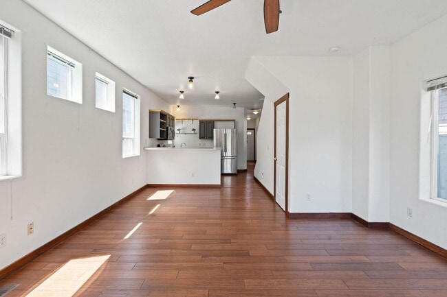 Building Photo - Charming 3-bdrm/2-bath Slender Home in Roseway. Fenced backyard, 1-car garage