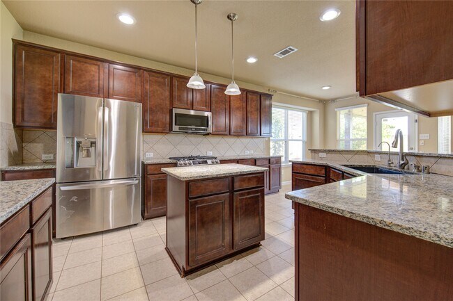 Building Photo - 6907 Stevenson Dr