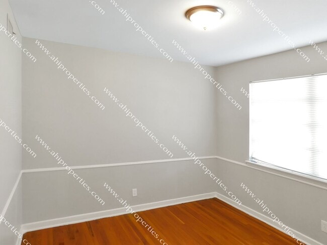 Building Photo - 3520 Royal Crest Dr