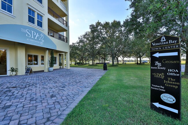 Building Photo - 3BR 2.5BA VENETIAN BAY TOWNHOME