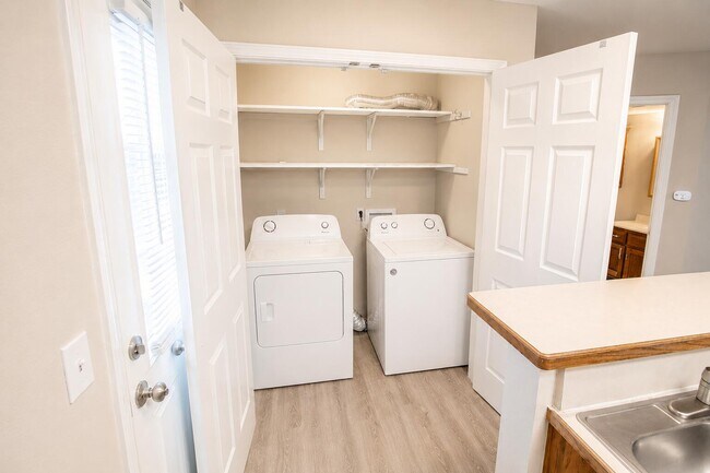 Building Photo - 1306 Godas Cir