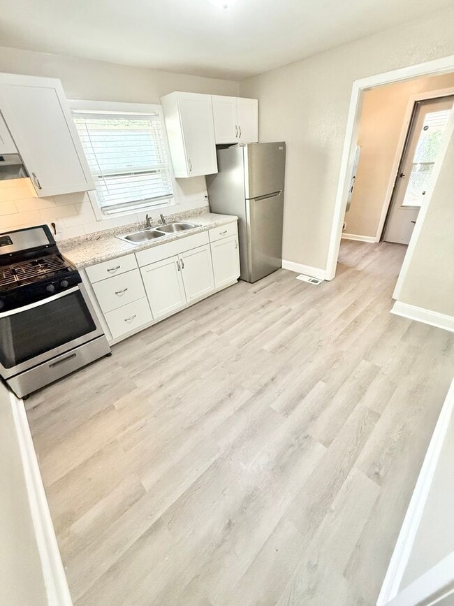 Building Photo - ***Renovated 3 Bedroom Ranch*Near Casino &...
