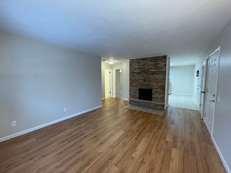 Building Photo - 24306 W McGillen Ave