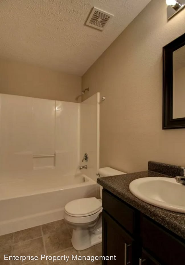 Building Photo - 3 br, 2 bath House - 1050 S Strasbourg Ave