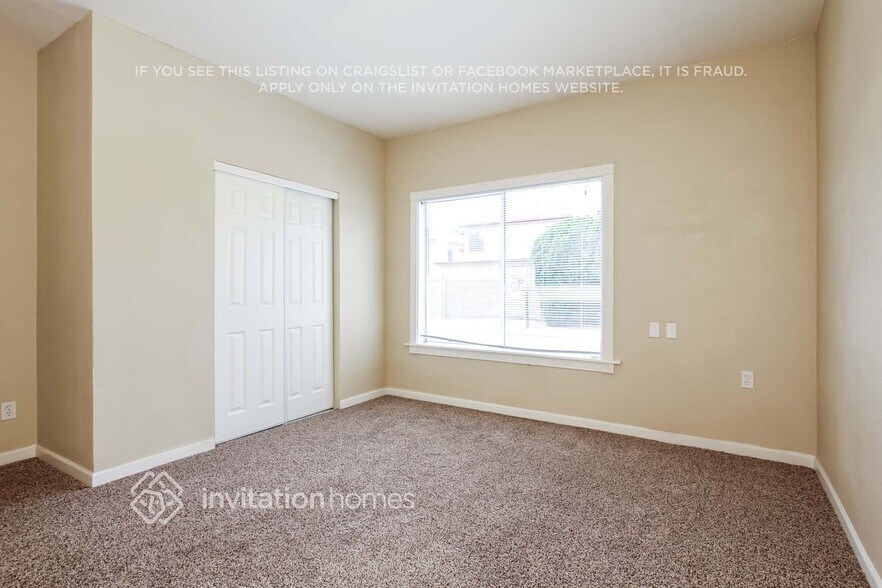 Building Photo - 11411 W Primrose Dr