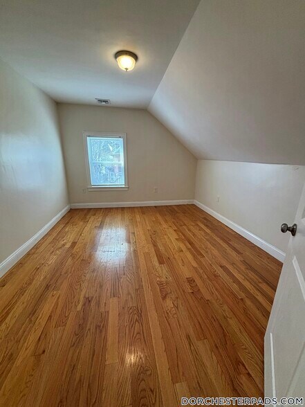 Building Photo - 9 Nottingham St