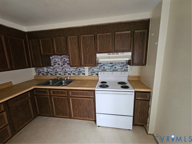 Building Photo - 1800 Mountain Pine Blvd