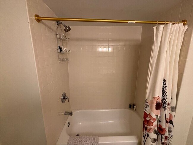 Building Photo - 14 Lockwood Dr