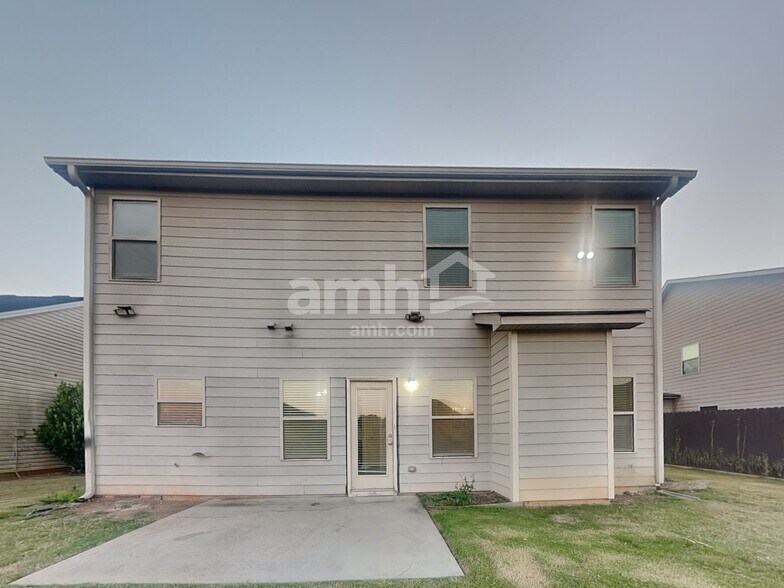 Building Photo - 985 Donington Cir SE