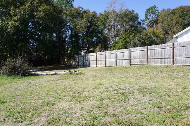 Building Photo - 6 Flora Cove