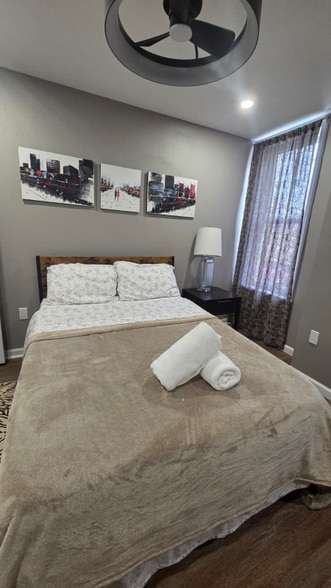 Building Photo - 1421 S Carey St