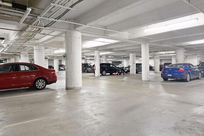 Building Photo - 700 N Washington Ave