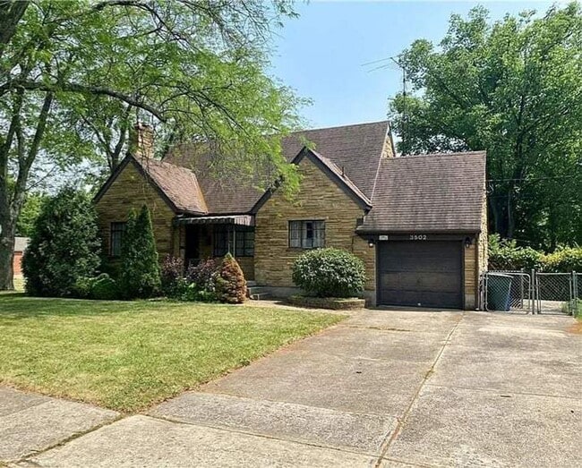 Primary Photo - College Hill Rental Available NOW!