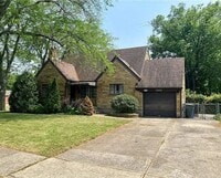 Building Photo - College Hill Rental Available NOW!