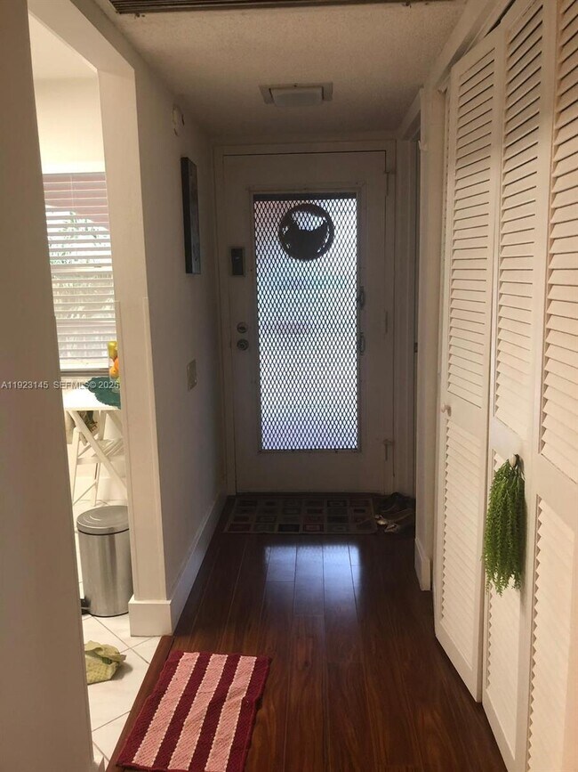 Building Photo - 1207 Bahama Bend