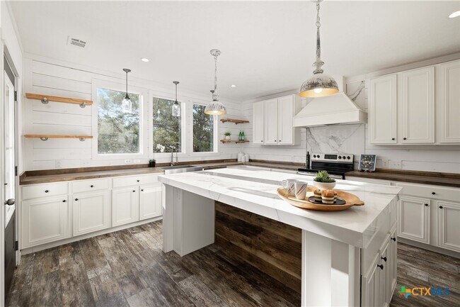 Building Photo - 2301 Wegner Rd