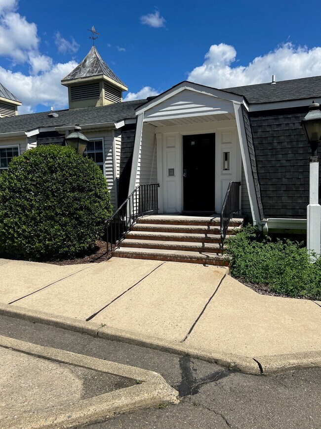 Building Photo - 662 Goffle Rd