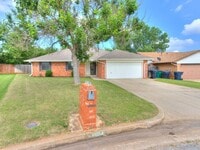 Building Photo - 10104 Primrose Ln