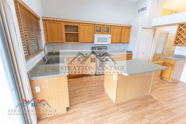 Building Photo - 2805 S Abbey Cir