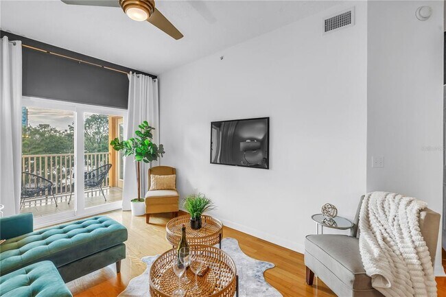 Building Photo - 316 8th St S