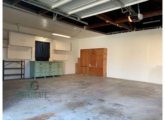 Building Photo - 338 3rd St