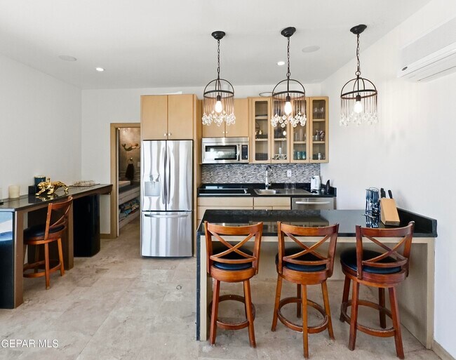 Building Photo - 444 San Clemente Dr