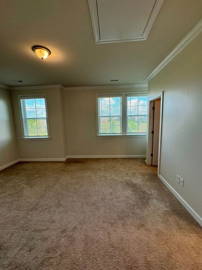 Building Photo - Beautiful 3BR/3.5BA Townhome in Rea Farms