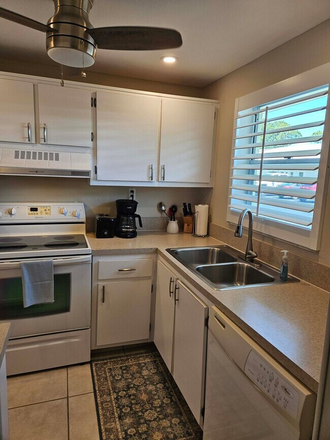 Building Photo - 1100 Ponce De Leon Cir