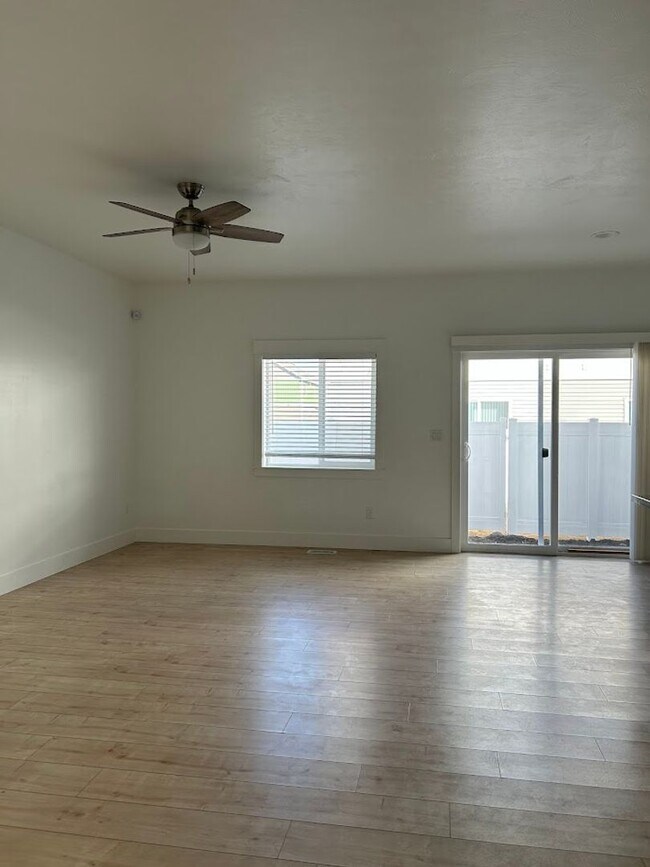 Building Photo - Huckleberry Townhomes