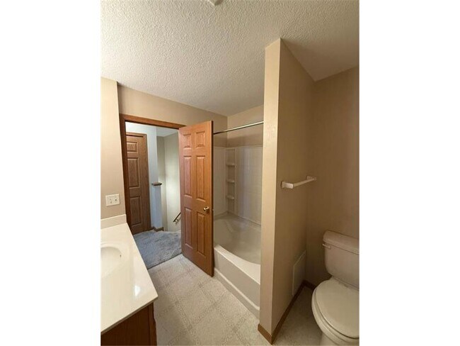Building Photo - 6886 Meadow Grass Ln S