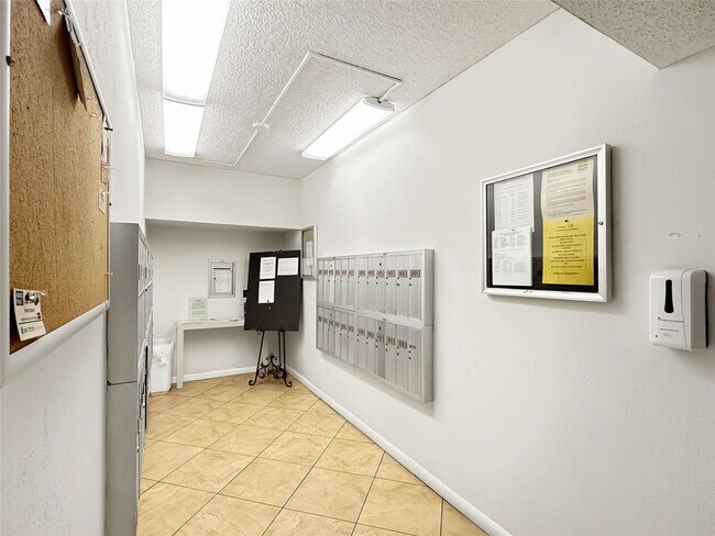 Building Photo - 3505 Oaks Way