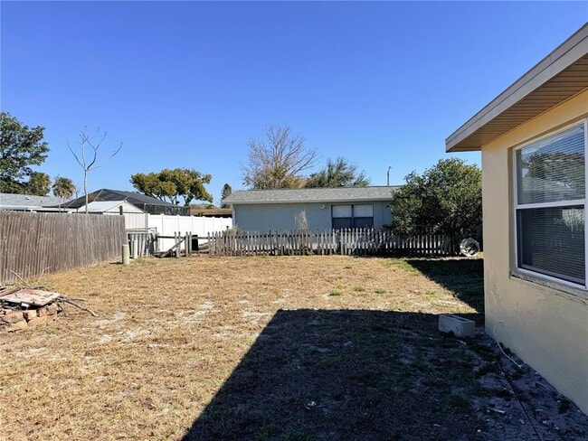 Building Photo - 7303 Deerfield Dr