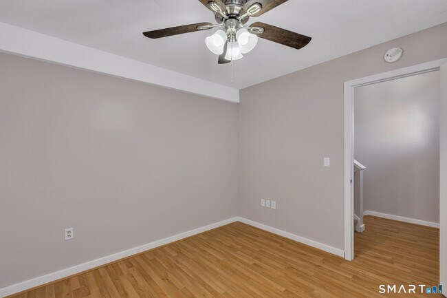 Building Photo - 60 Old Town Rd