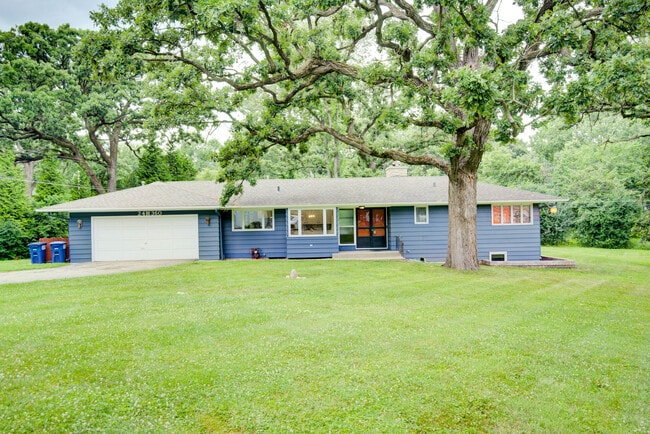Primary Photo - 24W360 Hemlock Ln