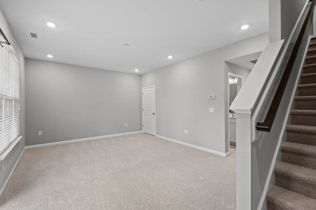 Building Photo - Spacious 4-Bed Home! Modern Kitchen, High Ceilings, Dual Primaries, Laundry Room, Pet Friendly!