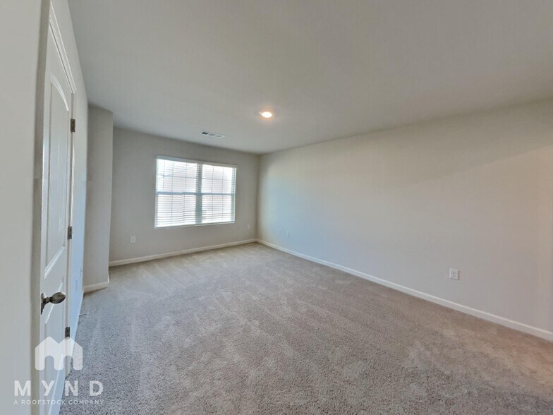 Building Photo - 1005 N 2nd Ave NW