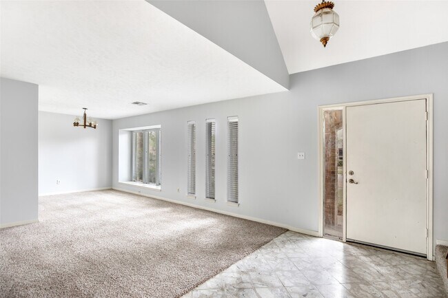 Building Photo - 2130 Lake Hills Dr