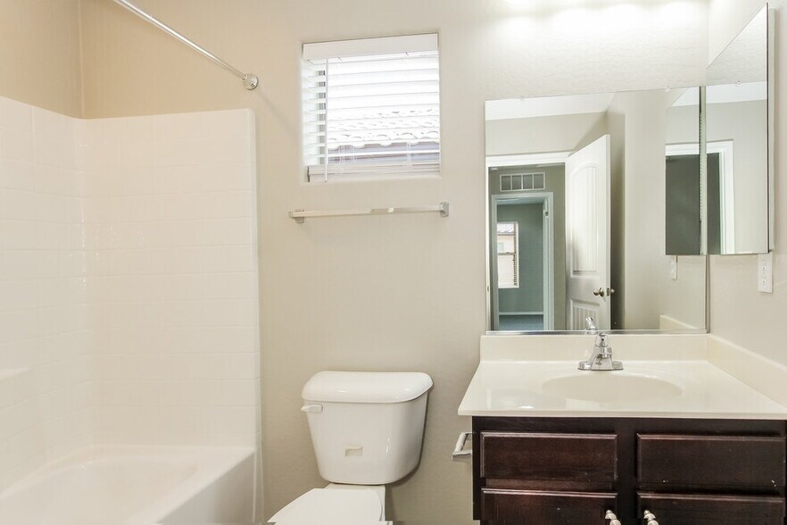 Building Photo - 10225 W Camelback Rd