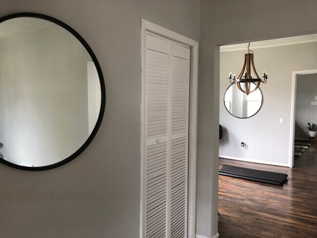 Building Photo - 1623 S State St