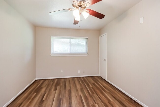 Building Photo - 14234 Juliedale Dr